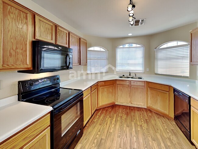 Building Photo - 12755 W Palm Ln