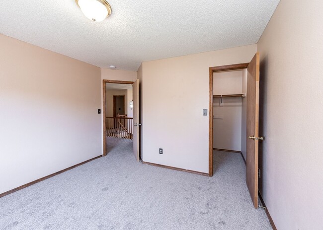 Building Photo - 4+ Bedroom Home in NE Colorado Springs!!