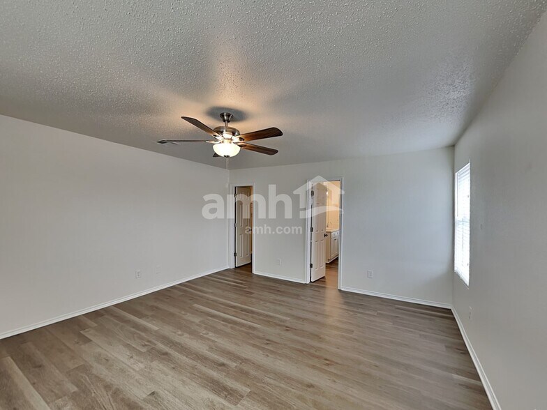 Building Photo - 240 Equestrian Dr