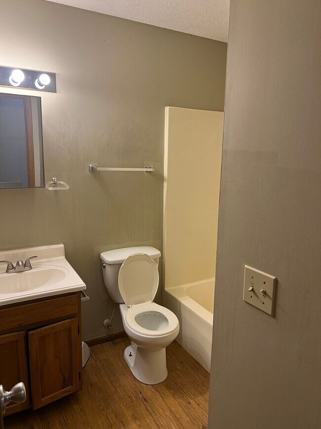 Building Photo - 630-632 W. Country Squire Ct.