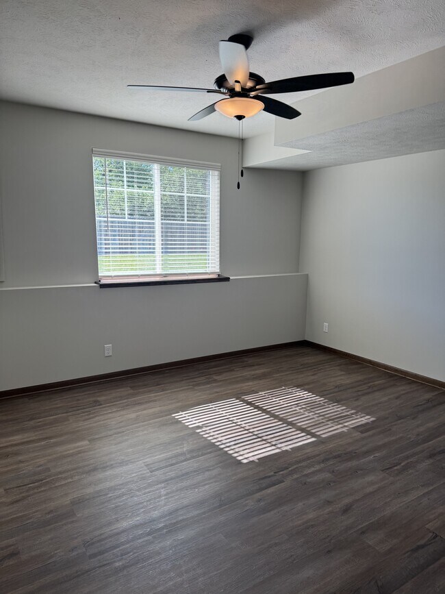 Building Photo - 143 W Ida Ln