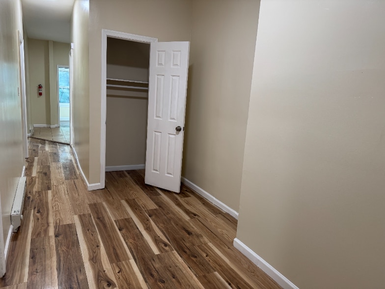 Building Photo - 113 S 11th St