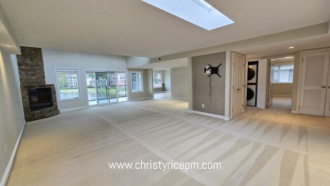 Building Photo - 395 101st Ave SE