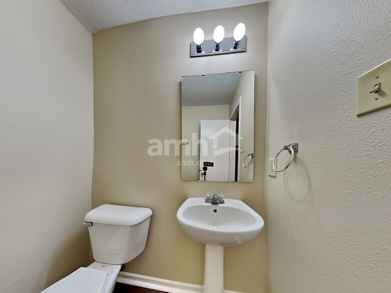 Building Photo - 1212 N Aberdeen Dr