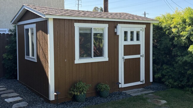 Building Photo - 3069 Hackett Ave