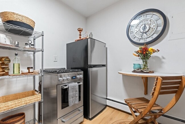 Building Photo - 46 Lewis St