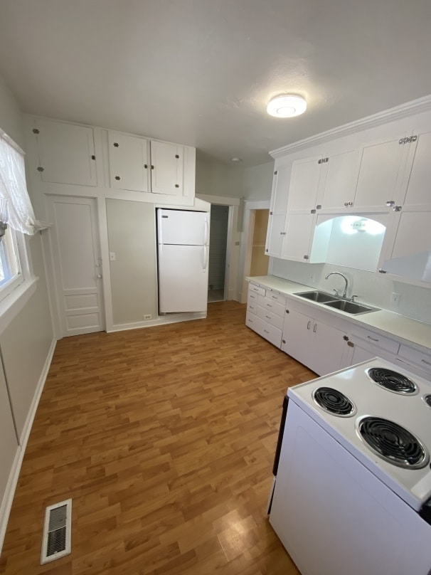 Kitchen - 430 S 8th Ave