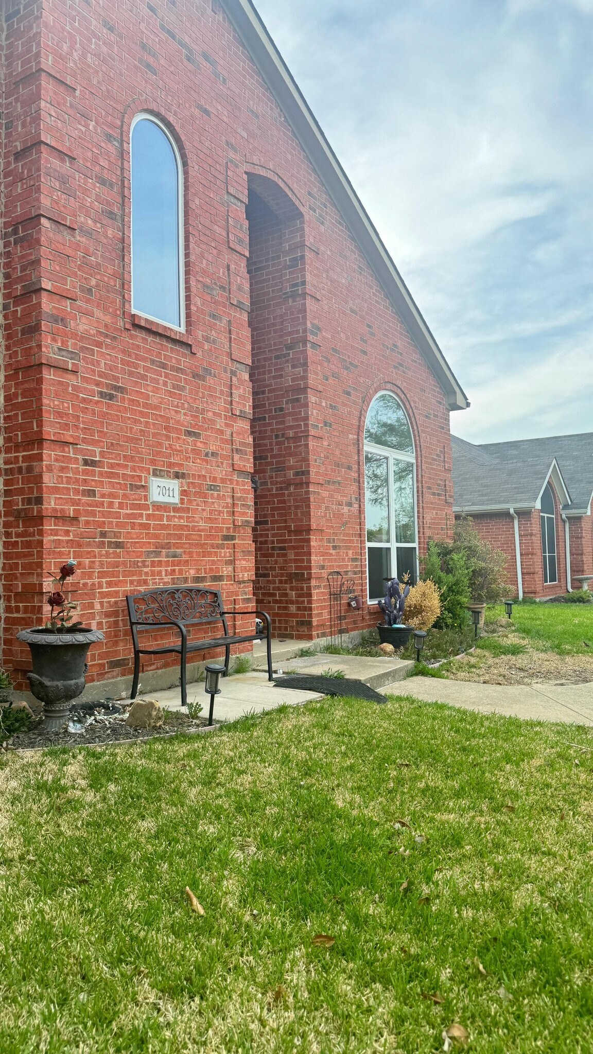 Building Photo - 7011 Cottonwood Cir