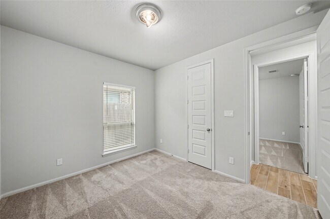 Building Photo - 31527 Splitting Willow Ln