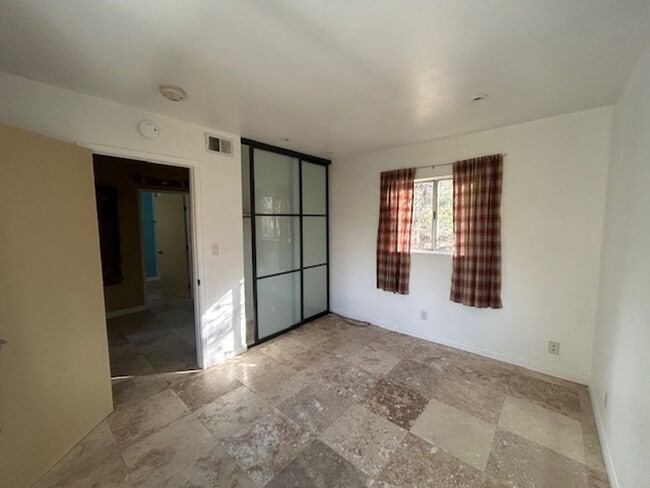 Building Photo - 716 BArrett Way