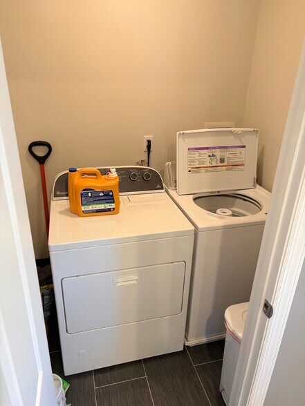 Building Photo - 124 S 15th Ave