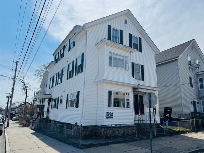 Building Photo - 631 Walnut St