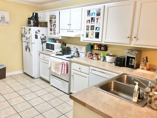 Building Photo - 2 Bedroom 2 Bath Townhome FULLY FURNISHED
