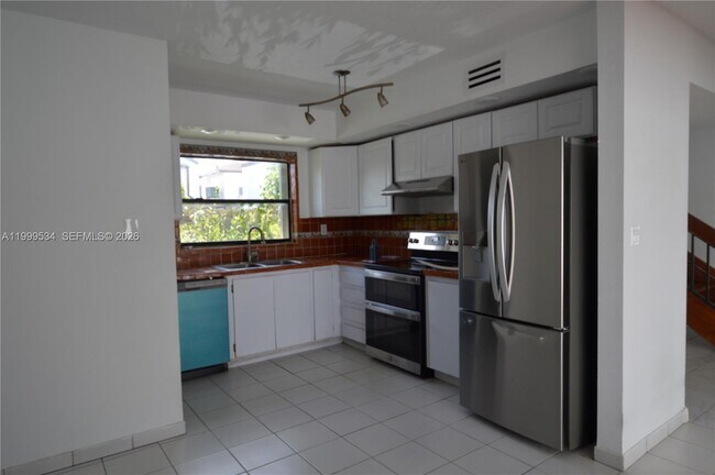 Building Photo - 9711 NW 4th Ln