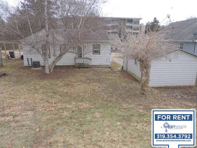 Building Photo - $1,500 | 2 Bedroom, 1 Bathroom House | No ...
