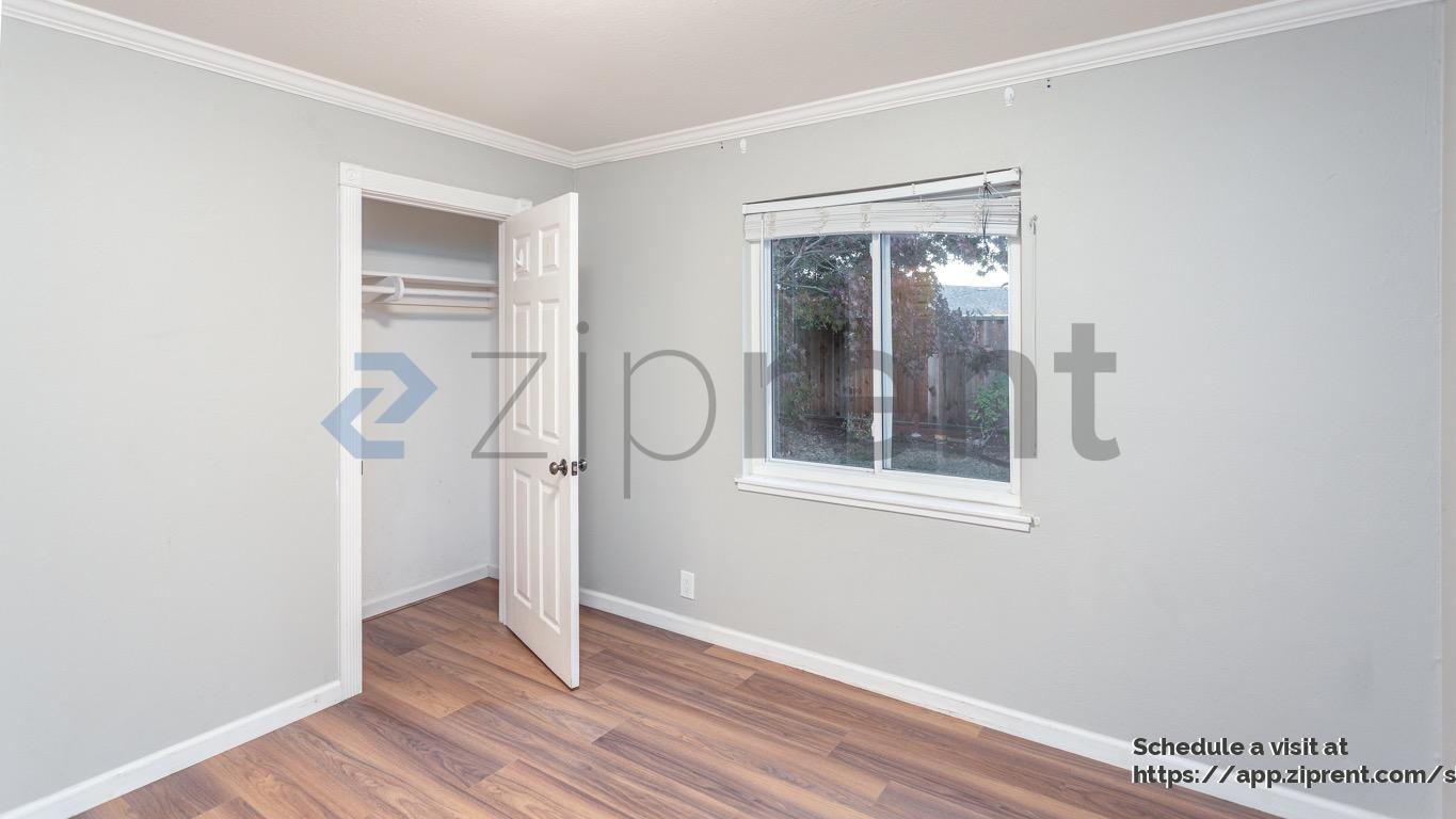 Building Photo - 1861 Briarwood Dr