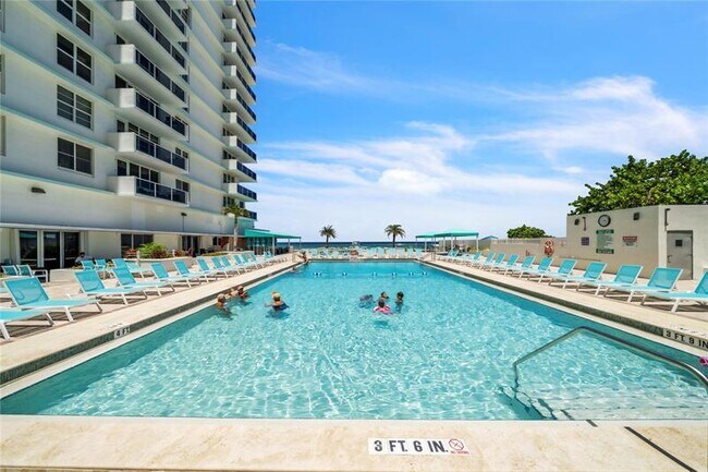 Building Photo - 3725 S Ocean Dr