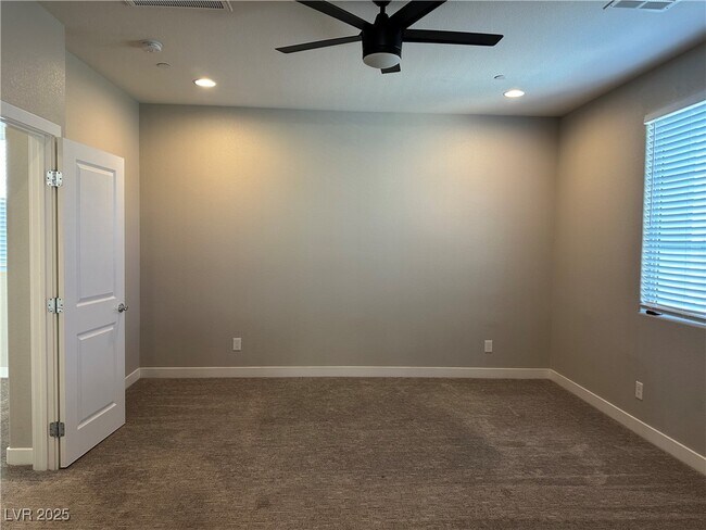 Building Photo - 111 Verde Rosa Dr