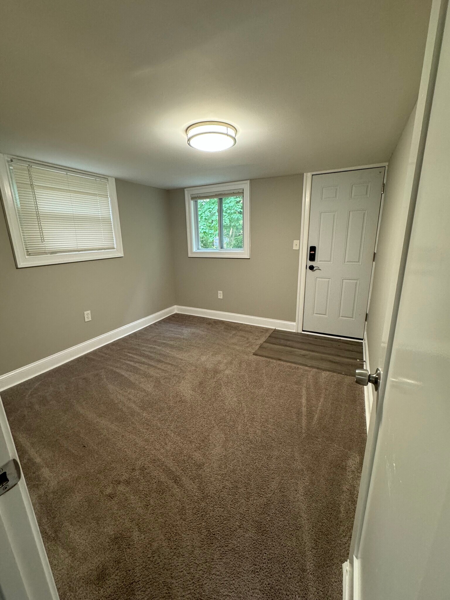 Building Photo - 1253 Cresthaven Dr