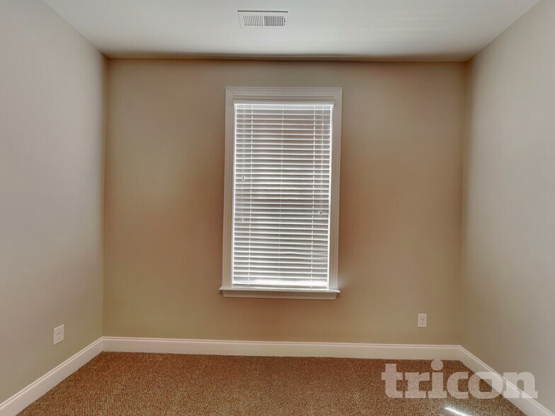 Building Photo - 10403 Drake Hill Dr