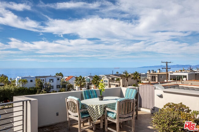 Building Photo - 318 26th St