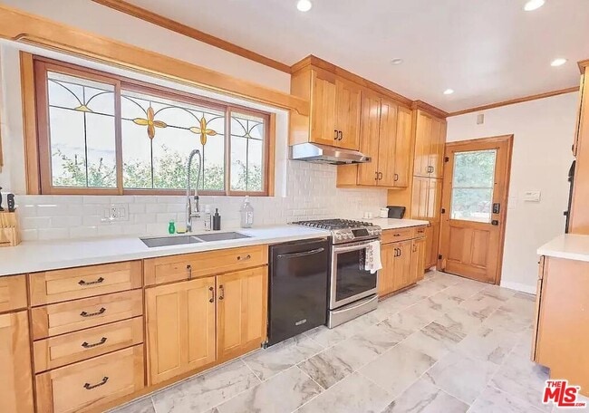 Building Photo - 1522 Pandora Ave