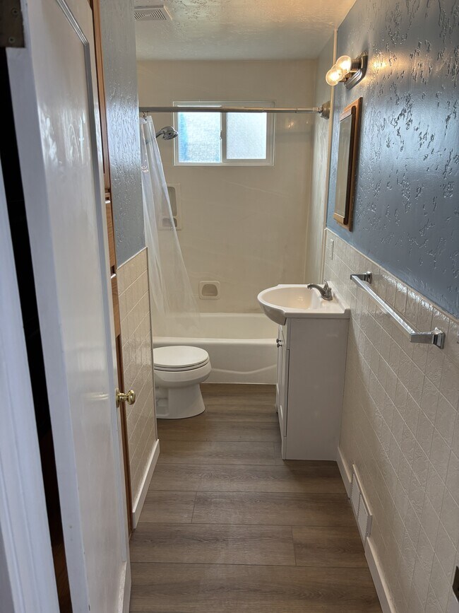 Building Photo - 296 S 100 E