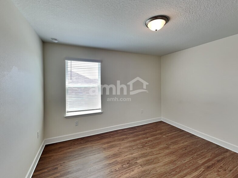 Building Photo - 4832 Reisswood Loop