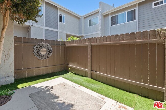 Building Photo - 2112 Warfield Ave
