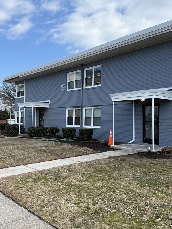 Building Photo - 9654 Selby Pl