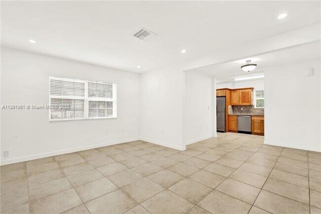 Building Photo - 331 Santander Ave