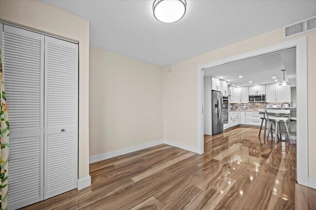 Building Photo - 911 Ocean Dr
