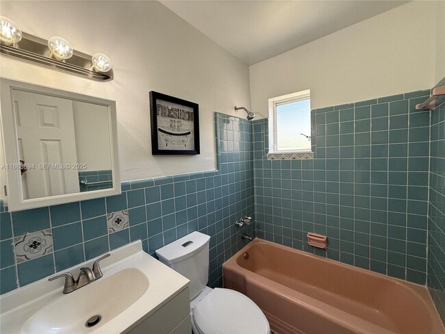 Building Photo - 1049 SW 3rd St