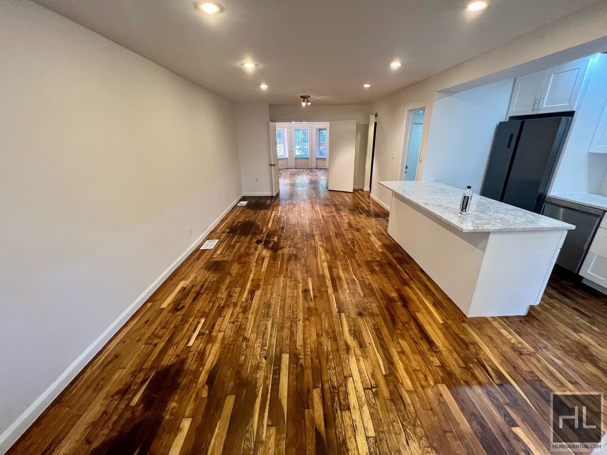 Building Photo - 4BR 2BA Historic Limestone Floor Through G...