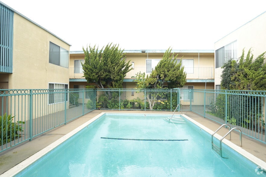 Building Photo - 4737 Artesia Blvd