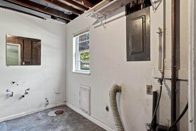 Building Photo - 4209 Defoe Dr