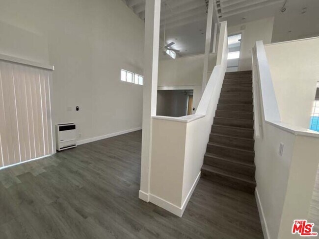 Building Photo - 915 Broadway St