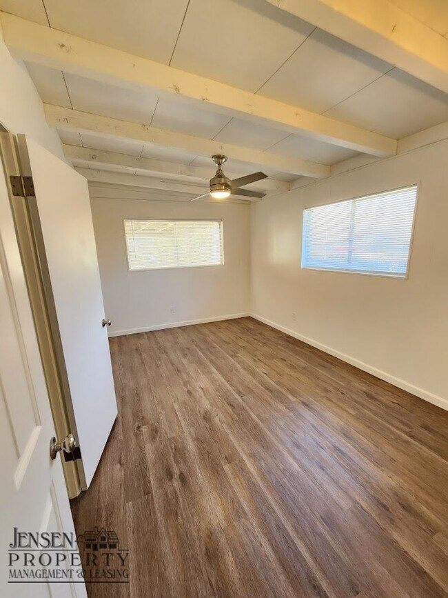 Building Photo - D2059