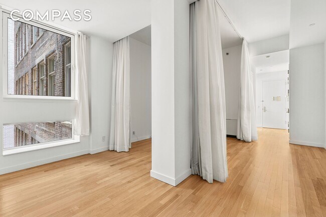 Building Photo - 59 John St