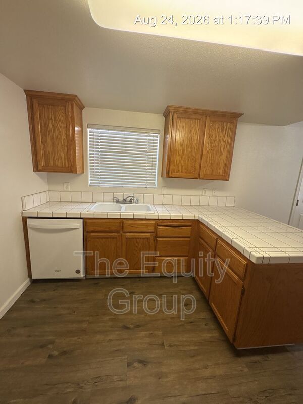 Building Photo - 2302 N Vickie St