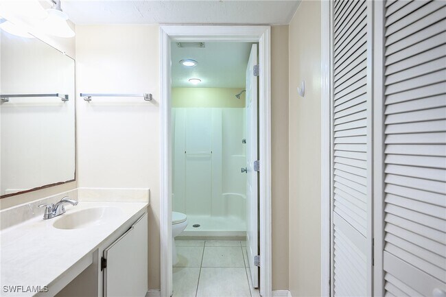 Building Photo - 2370 Naples Trace Cir