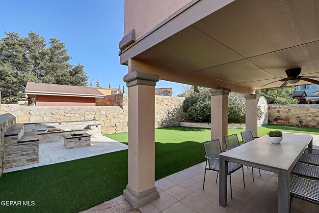 Building Photo - 3744 Tierra Isela Dr