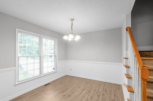 Building Photo - Spacious 2-Story Home with Finished Basement!