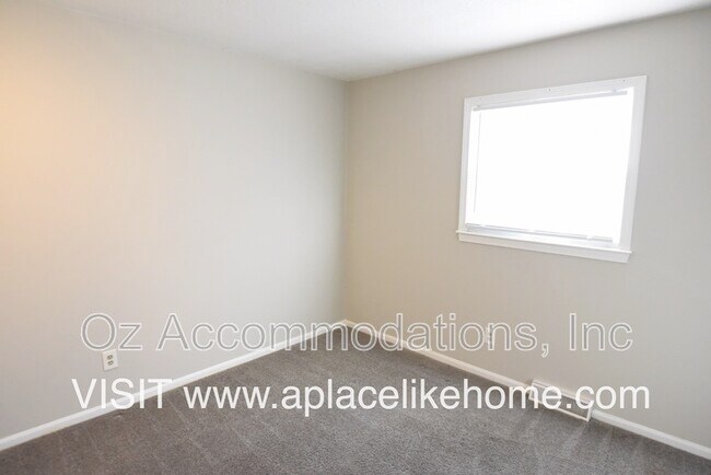 Building Photo - 16604 W 142nd Cir