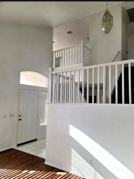 Building Photo - 11666 English Ct