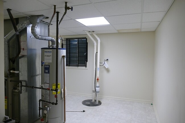 Building Photo - 2052 Spice Cir