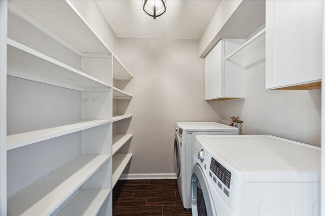 Building Photo - 1428 Silverpines Rd