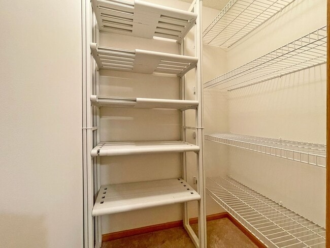 Building Photo - Sparkling Like New 3-Plus Bedroom with Vau...