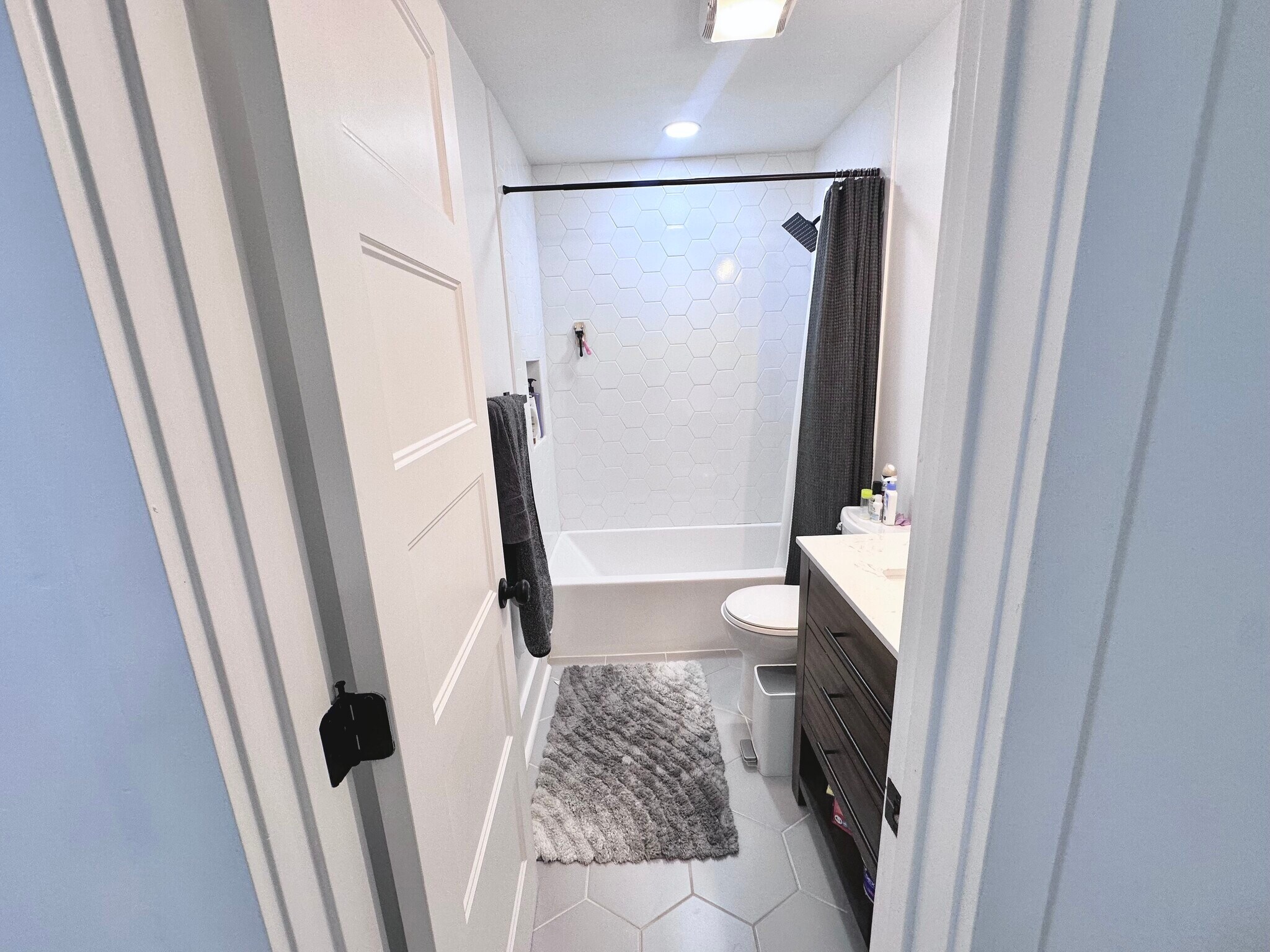 Full bath - upstairs - 1427 Parkwood Pl NW