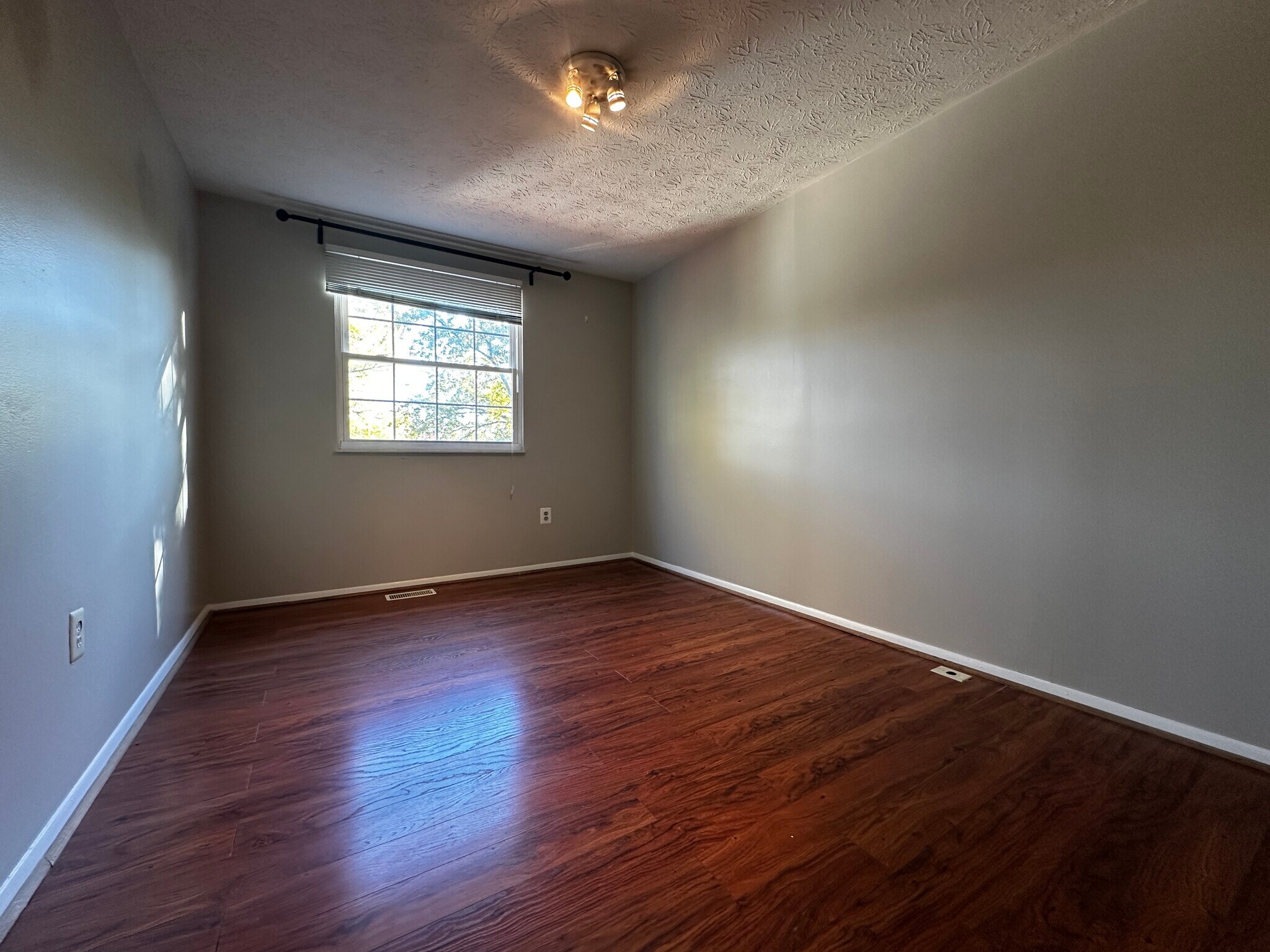 Building Photo - 14505 Farmcrest Pl